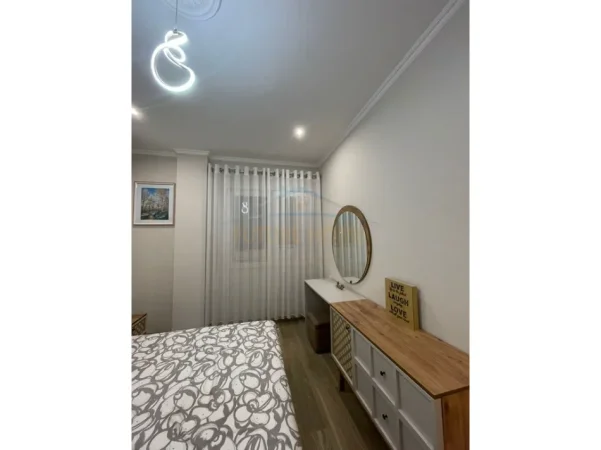 Tirane, jepet me qera apartament 1+1+Ballkon Kati 6, 70 m² 850 € (Rruga e Kavajes)