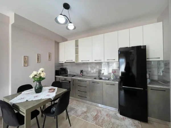 Tirane, jepet me qera apartament 1+1 Kati 5, 70 m² 622 € (Prane Kompleksit Kontakt)