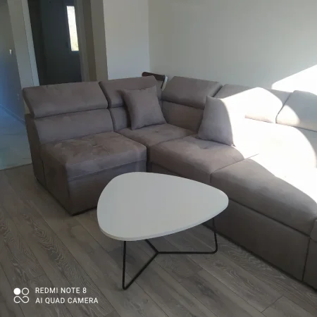 Tirane, jepet me qera apartament 1+1+Ballkon + parkim kati  2, 62 m² 330€ (Rruga aleks caci)