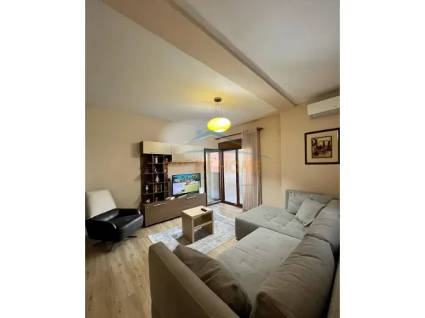 Tirane, jepet me qera apartament 1+1+Ballkon Kati 8, 81 m² 850 € (Myslym Shyr)