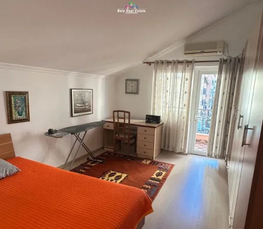 Tirane, jepet me qera Vile 3+1 Kati 2, 144 m² 870 € (medar shtylla)