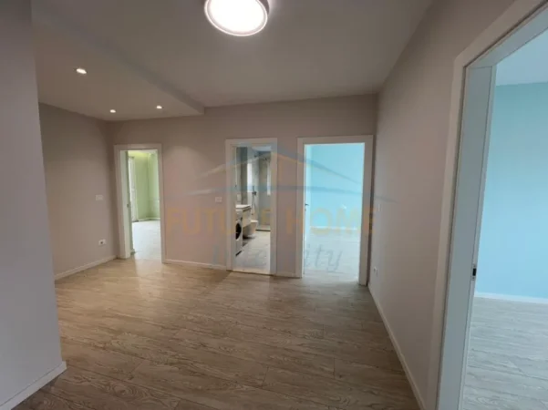 Tirane, jepet me qera zyre Kati 4, 105 m² 1.000 € (qender)