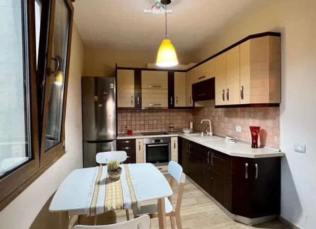 Tirane, jepet me qera apartament 1+1+Ballkon Kati 8, 75 m² 870 € (myslym shyr)