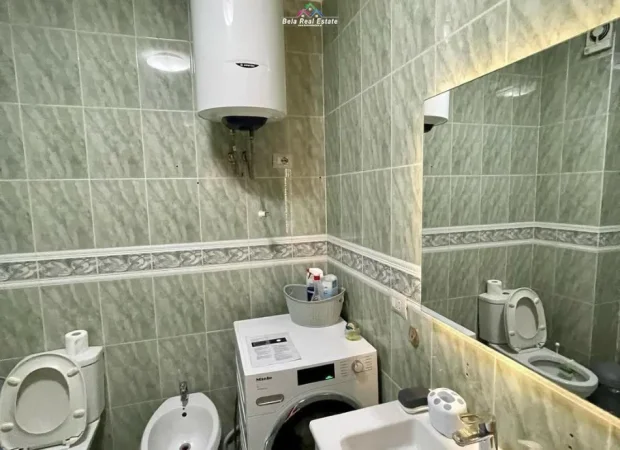 Tirane, jepet me qera apartament 1+1+Ballkon Kati 8, 75 m² 870 € (myslym shyr)