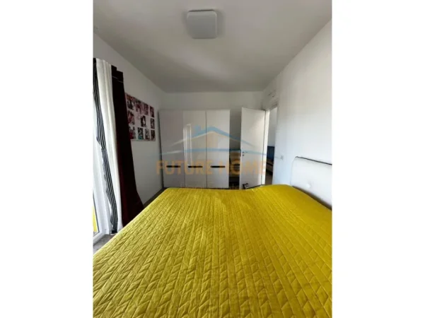 Tirane, jepet me qera apartament 2+1+Ballkon Kati 7, 87 m² 500 € (Univers City)