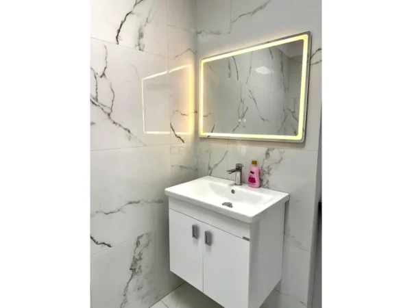 Tirane, jepet me qera dyqan Kati 0, 65 m² 600 € (KOPSHTI BOTANIK)