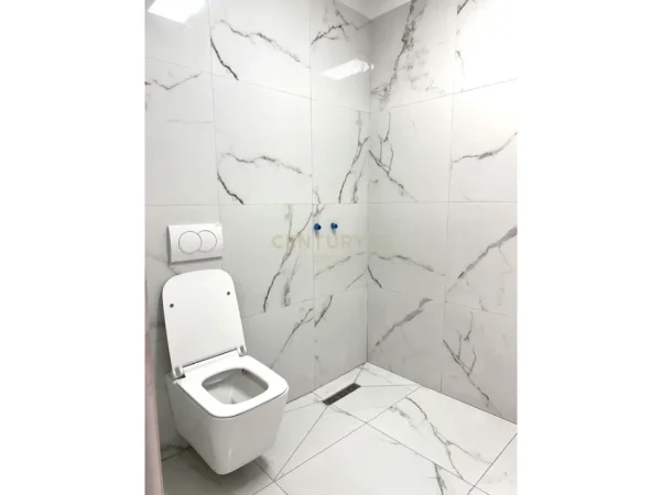 Tirane, jepet me qera dyqan Kati 0, 65 m² 600 € (KOPSHTI BOTANIK)