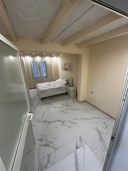 Durres, jepet me qera shtepi 1+1+Aneks Kati 1, 70 m² 500 € (durres vollga)