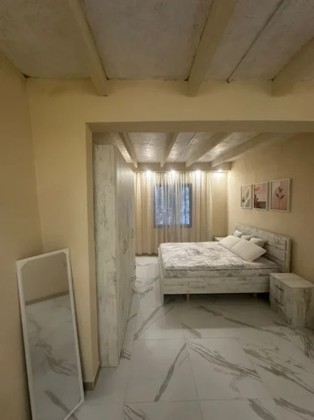 Durres, jepet me qera shtepi 1+1+Aneks Kati 1, 70 m² 500 € (durres vollga)