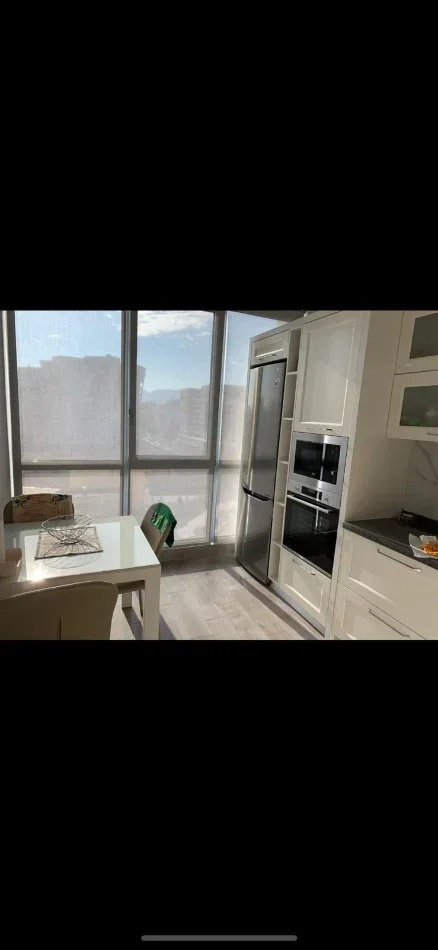 Tirane, jepet me qera apartament 2+1 Kati 6, 100 m² 600 € (ish parku i autobusave)