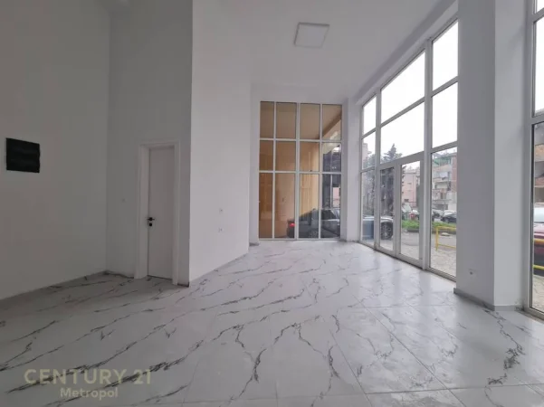 Tirane, jepet me qera ambjent biznesi Kati 0, 50 m² 750 € (ATSH)