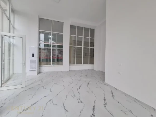 Tirane, jepet me qera ambjent biznesi Kati 0, 50 m² 750 € (ATSH)