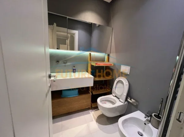 Tirane, shitet apartament 2+1+Ballkon Kati 3, 225.000 € (Ish parku i Autobuzave)