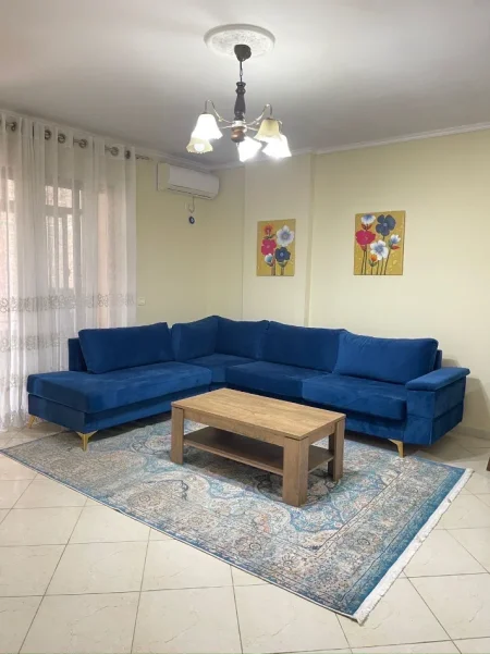 Tirane, jepet me qera apartament 1+1 Kati 3, 