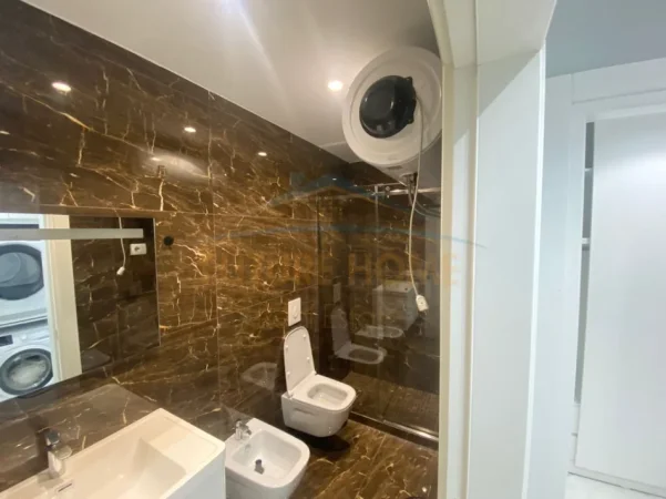 Tirane, jepet me qera apartament 1+1+Ballkon+Post Parkimi,  , 65 m² 700 € (Rruga Panorama)