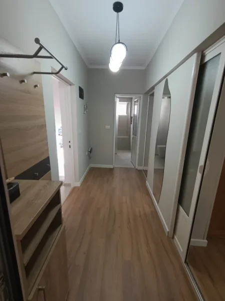 Tirane, jepet me qera apartament 2+1 Kati 1, 75 m² 900 € (blloku)