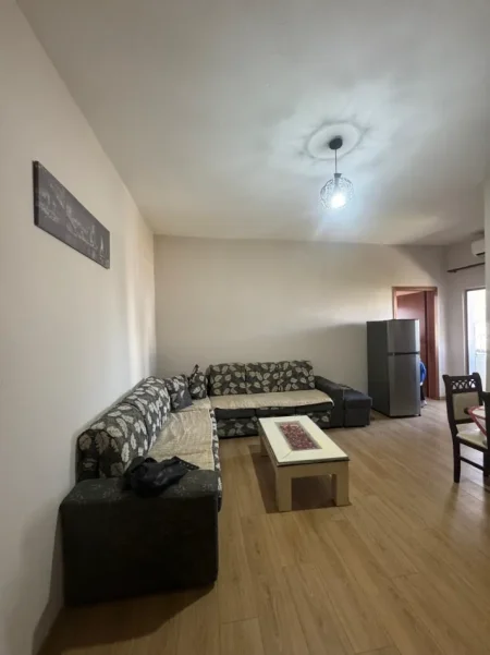 Tirane, jepet me qera apartament 1+1 Kati 3, 60 m² 300 €