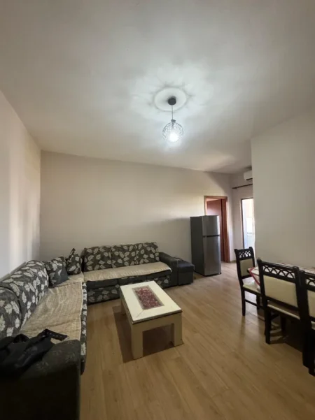 Tirane, jepet me qera apartament 1+1 Kati 3, 60 m² 300 €