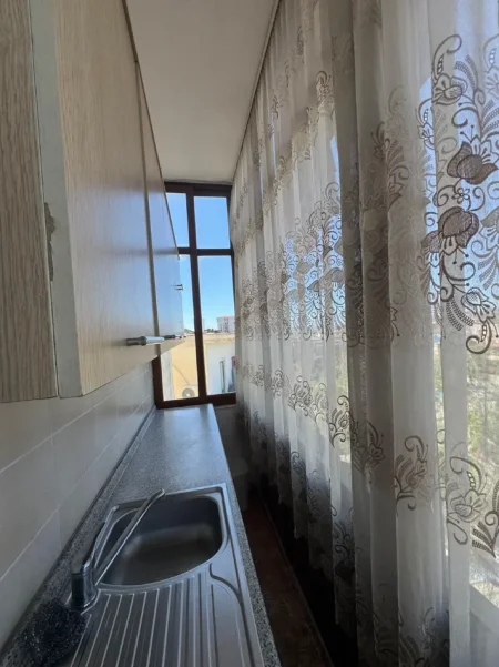 Tirane, jepet me qera apartament 1+1 Kati 3, 60 m² 300 €