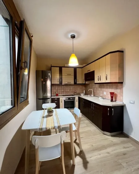 Tirane, jepet me qera apartament 1+1 Kati 8, 75 m² 870 € (Rruga Islam Alla)
