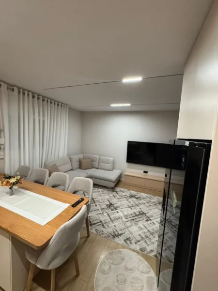 Me Qera : 2+1+2wc📍Shkolla e Bashkuar (Rruga e Dibres) - 65,000 Leke/muaj - S.80m² - Kt.0 || E Pabanuar me Pare - Akull e Re✨️