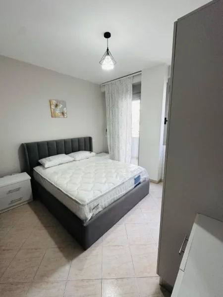 Tirane, jepet me qera apartament 1+1+Ballkon Kati 5, 65 m² 550 € 