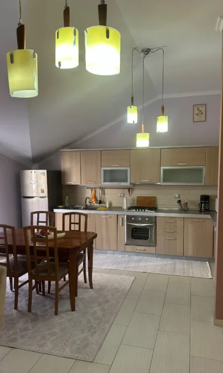 Tirane, jepet me qera Vile 3+1 Kati 2, 110 m² 870 € (Rruga Medar Shtylla)