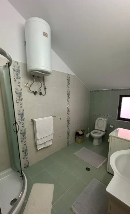 Tirane, jepet me qera Vile 3+1 Kati 2, 110 m² 870 € (Rruga Medar Shtylla)