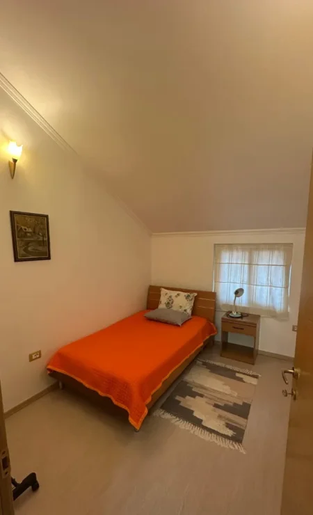 Tirane, jepet me qera Vile 3+1 Kati 2, 110 m² 870 € (Rruga Medar Shtylla)