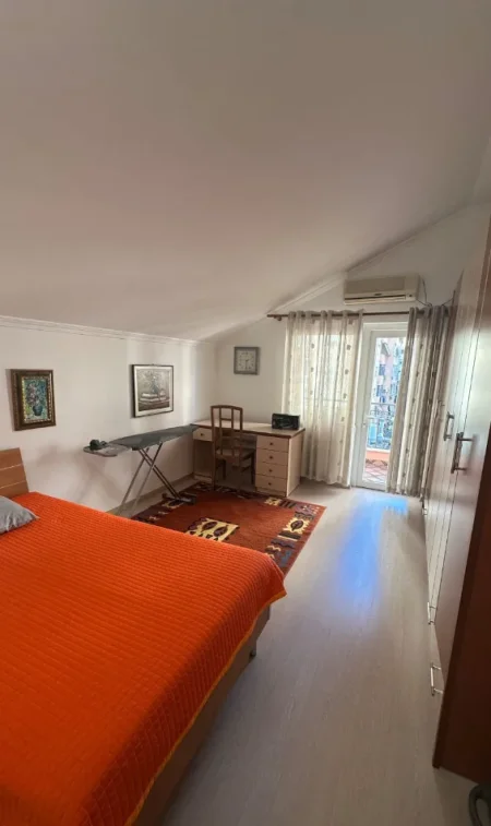 Tirane, jepet me qera Vile 3+1 Kati 2, 110 m² 870 € (Rruga Medar Shtylla)