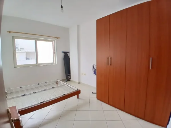 Tirane, jepet me qera apartament 2+1+Ballkon Kati 7, 102 m² 400 € 
