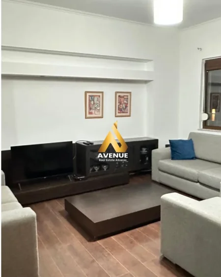 Tirane, jepet me qera apartament 2+1 , 102 m² 900 € (Rruga Elbasanit)
