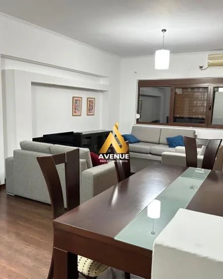 Tirane, jepet me qera apartament 2+1 , 102 m² 900 € (Rruga Elbasanit)