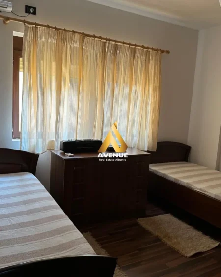 Tirane, jepet me qera apartament 2+1 , 102 m² 900 € (Rruga Elbasanit)