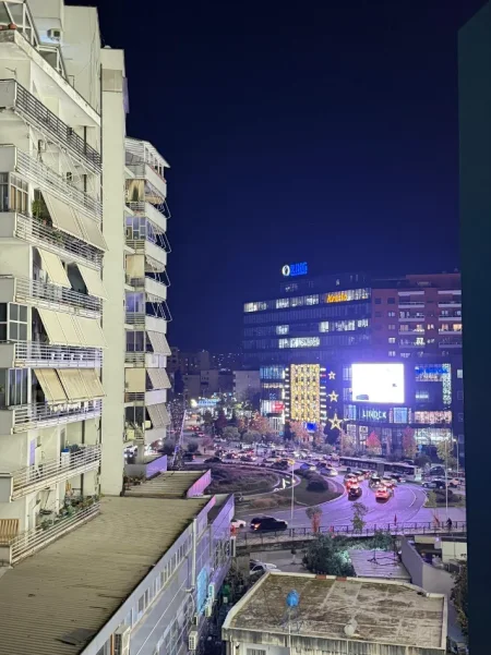 Tirane, jepet me qera apartament 1+1+Ballkon Kati 6, 70 m² 700 € 