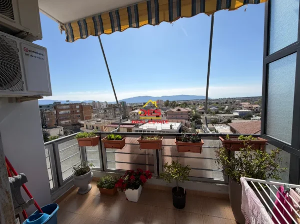 Vlore, shitet apartament 2+1+Ballkon Kati 3, 97 m² 128.000 € (Rruga Demokracia)