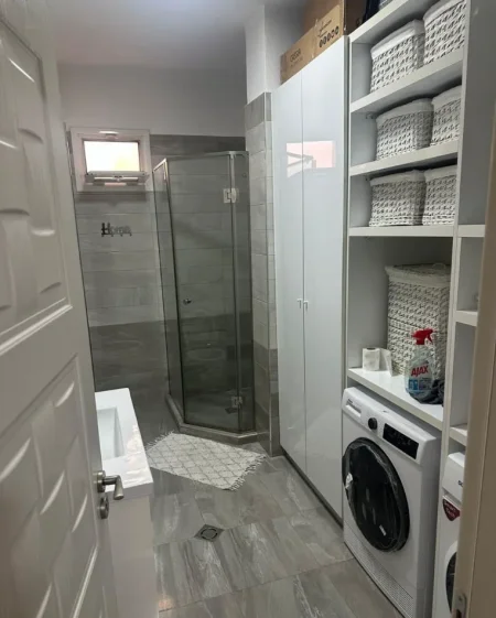 jepet me qera apartament Kati 4, 87 m² 700 € (Rruga Eduart Mano)