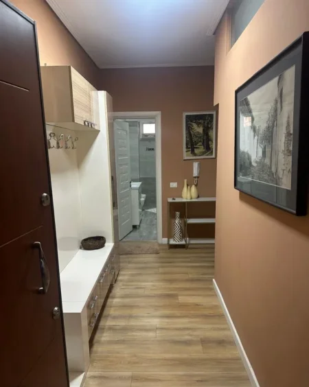 jepet me qera apartament Kati 4, 87 m² 700 € (Rruga Eduart Mano)