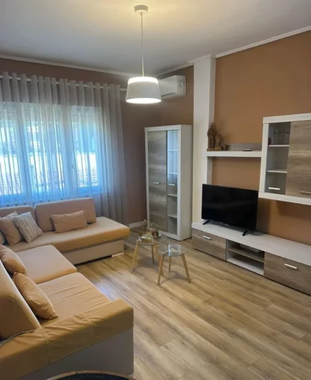 jepet me qera apartament Kati 4, 87 m² 700 € (Rruga Eduart Mano)