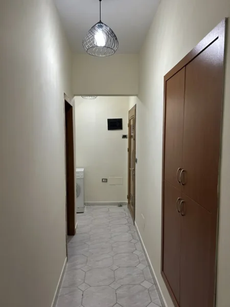 Tirane, jepet me qera apartament 1+1+Ballkon Kati 5, 60 m² 450 € 