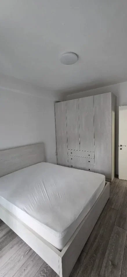 Tirane, jepet me qera apartament 2+1+Ballkon Kati 3, 85 m² 600 € 