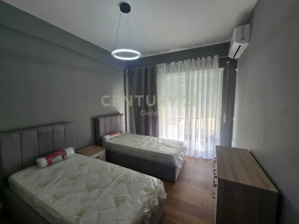 Tirane, jepet me qera apartament 2+1+Ballkon Kati 3, 120 m² 1.200 € (kopshti botanik)
