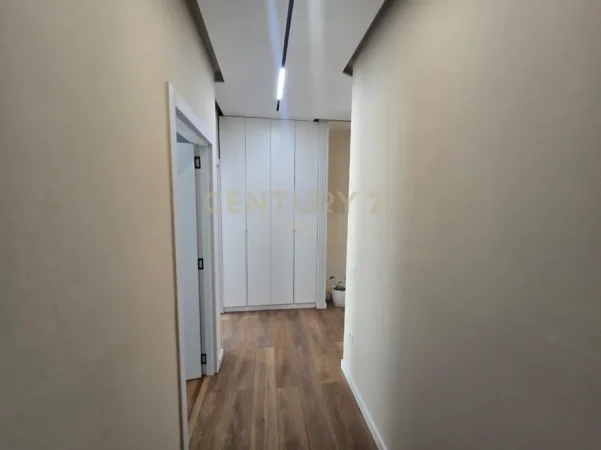 Tirane, jepet me qera apartament 2+1+Ballkon Kati 3, 120 m² 1.200 € (kopshti botanik)