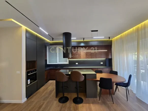 Tirane, jepet me qera apartament 2+1+Ballkon Kati 3, 120 m² 1.200 € (kopshti botanik)