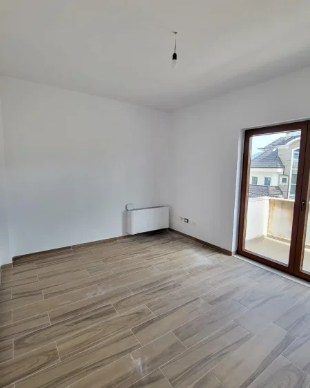 Tirane, jepet me qera Vile 4+1 Kati 3, 500 m² 3.800 € (TEG)