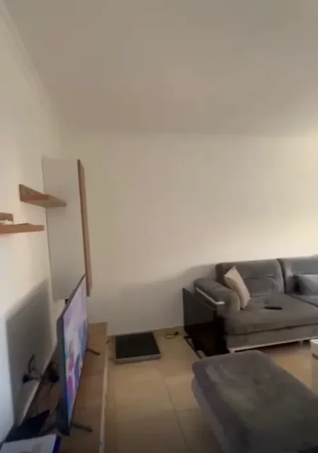 🏡 Jepet me qera apartament 1+1 – Rruga Xhanfize Keko,500 € ne Xhamllik