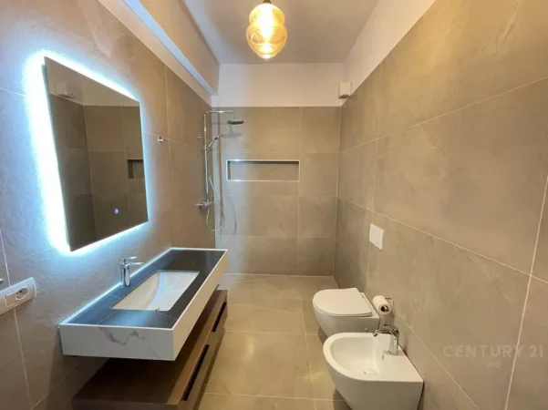 Tirane, jepet me qera apartament 1+1 Kati 3, 87 m² 600 € (xhamlliku)