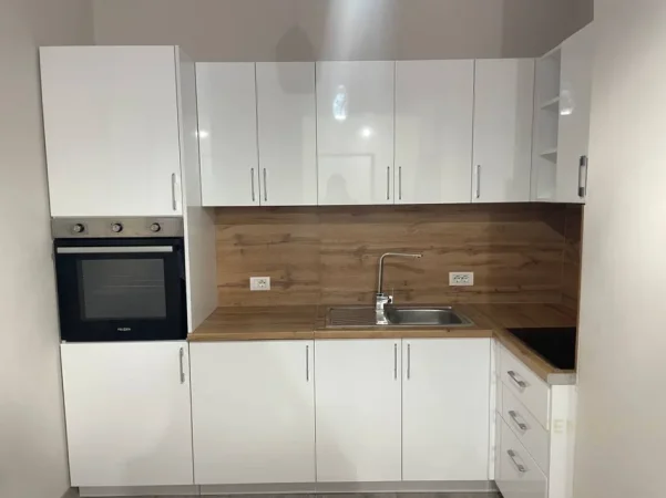Tirane, jepet me qera apartament 1+1 Kati 3, 87 m² 600 € (xhamlliku)