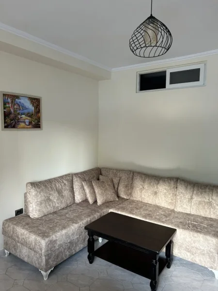 Tirane, jepet me qera apartament 1+1 Kati 5, 65 m² 450 € 
