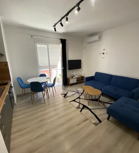 Tirane, jepet me qera apartament 1+1 Kati 3, 60 m² 380 € (Rruga Hamdi Pepo)